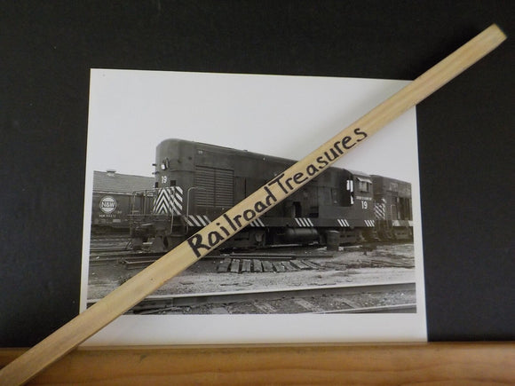 Photo Indianapolis Union Ry Locomotive #19 Indianapolis 1967  8 X 10 B&W INDs Un