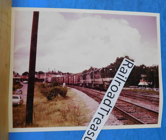 Photo Southern Railroad Locomotive #211 8 X 10 Color NC 1970  with freight cars