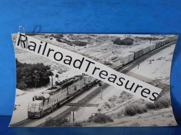 Photo Union Pacific Locomotive #73 8x5 B&W UP on Cajon Pass 1976
