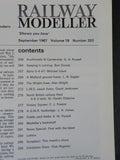 Railway Modeller 1967 September V18 #203 Wright Lines L.M.S. coach livery
