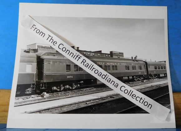 Photo Gulf Mobile & Ohio Passenger Car #1074  8X10 B&W St Louis MO 1969