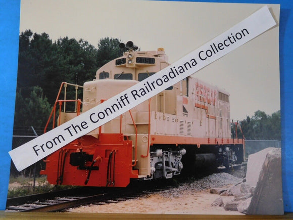Photo Rescar Locomotive #2050  8X10 Color GP-7