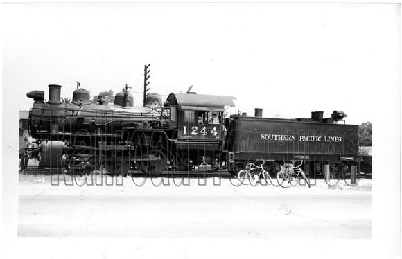 PHOTO Southern Pacific Lines Locomotive #1244 Depicted w Two Bicycles 1942 4x5