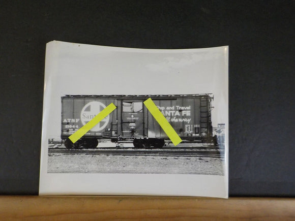 Photo Santa Fe car #21044 ATSF   B&W 8X 10