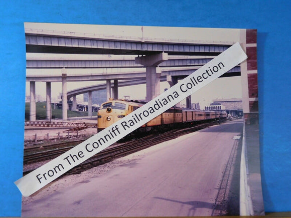 Photo Milwaukee Road Locomotive Hiawatha Milw  8X10 Color