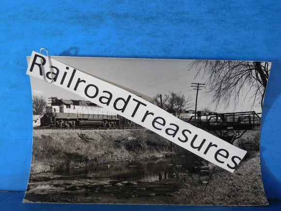 Photo Frisco Locomotive #451 8x5 B&W Westbound Everton MO 1977