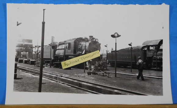 Photo CNJ Locomotive #777 with Reading 110 Central Railroad of New Jersey 5 X 8
