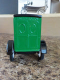JLE Models 1920 International Truck Bank The English Pub 1/25 scale