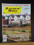 Railroad Model Craftsman Magazine 2010 July Modeling backyards PRR Flat car & lo