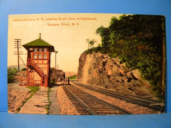 Postcard Central Hudson R.R. Passing South Gate of Highlands New York