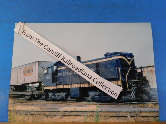 Photo SeaBoard Coast Line Locomotive #225 8X11.5 Color with piggyback service tr