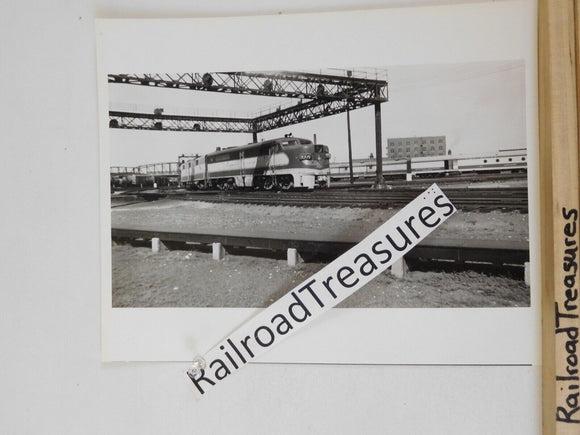 Photo Missouri Pacific Locomotive #8004 8 X 10 B&W MP St Louis MO 7/8/1950