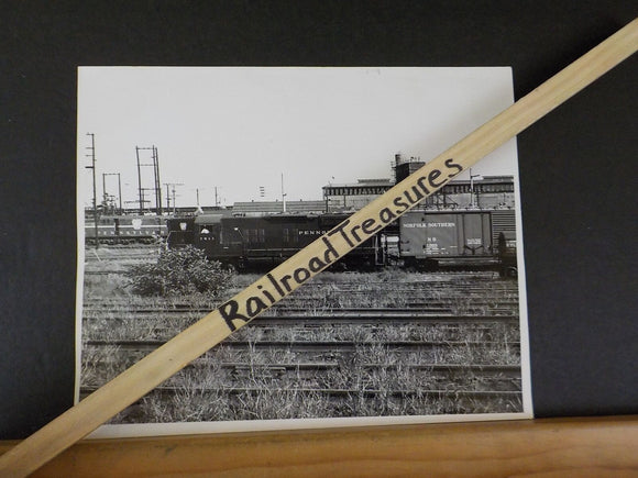 Photo Pennsylvania Railroad Locomotive #7811  PRR   8x10 Black & White