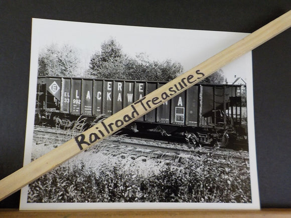Photo Erie Lackawanna Hopper #33992 Pennington NJ 1982 8 X 10 B&W
