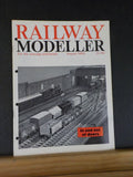 Railway Modeller 1968 August V19 #214 In & out of doors Building a J.6-twice LSW