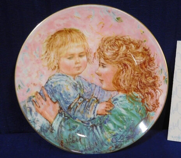 Plate Kathleen and Child Edna Hibel Collectors International Royal Doulton p0096