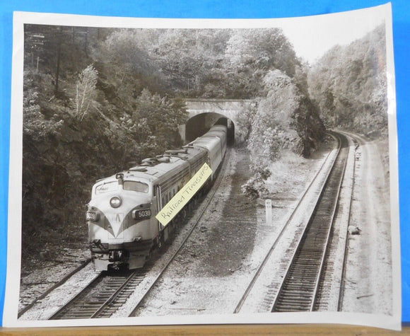 Photo MTA Locomotive #5039 FL-9 Garrison NY 5-25-81 8x10