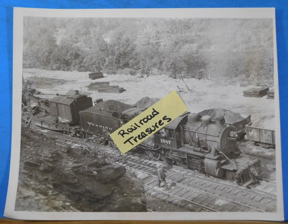 Photo Reading Locomotive #1587 Date and location unknown 8x10