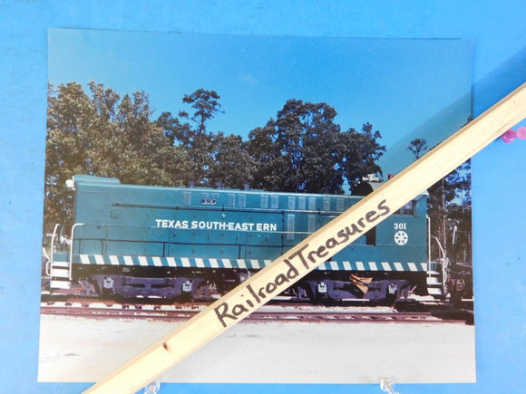 Photo Texas South-Eastern Railroad Locomotive #301 side view 8 X 10 Color