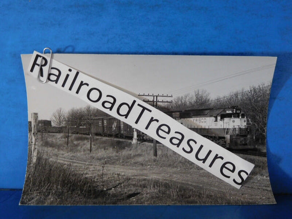 Photo Frisco Locomotive #926 8x5 B&W Northbound SLeeper MO 1977