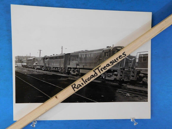 Photo Wabash Railroad Locomotive #504 8 X 10 B&W Kansas City MO 1963