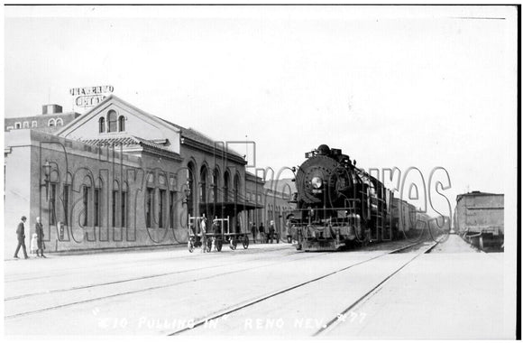 PHOTO Southern Pacific Lines Locomotive #10 Pulling In Reno Nevada 4x6 B&W