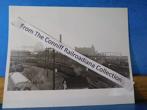 Photo Gulf Mobile & Ohio Locomotive #100 8X10 B&W St Louis MO 1963