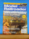 Model Railroader Magazine 2010 July Learn while building Model gondola loads for