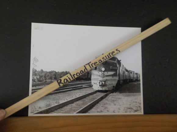 Photo Missouri Pacific Locomotive #7008 8 X 10 B&W MP 8/20/1958