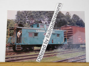PHOTO Lehigh Valley Railroad Caboose #95103 8x12 Bluish colored