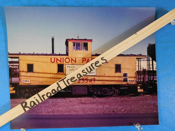 Photo Union Pacific Caboose #25547   8 X 10 Color Center Cupola