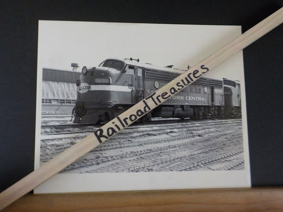 Photo New York Central Locomotive #1696 Elkhorn IN 1968 8 x 10 B&W