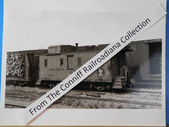 Photo Illinois Central Caboose #9610 8X10 B&W