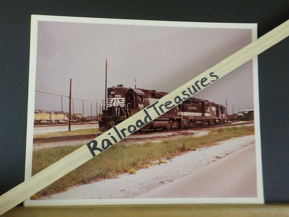 Photo Norfolk Southern Locomotive #7051 Sheffield AL 1986  8 X 10 Color