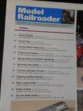 Model Railroader Magazine 2002 July Disguise holes in backdrops Build industry