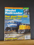 Model Railroader Magazine 1998 October New giants from EMD Details SD80 * '90MAC