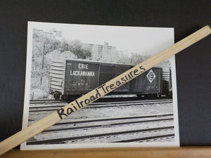 Photo Erie Lackawanna Box car #67010 Boxcar Easton PA 1981 8 X 10 B&W