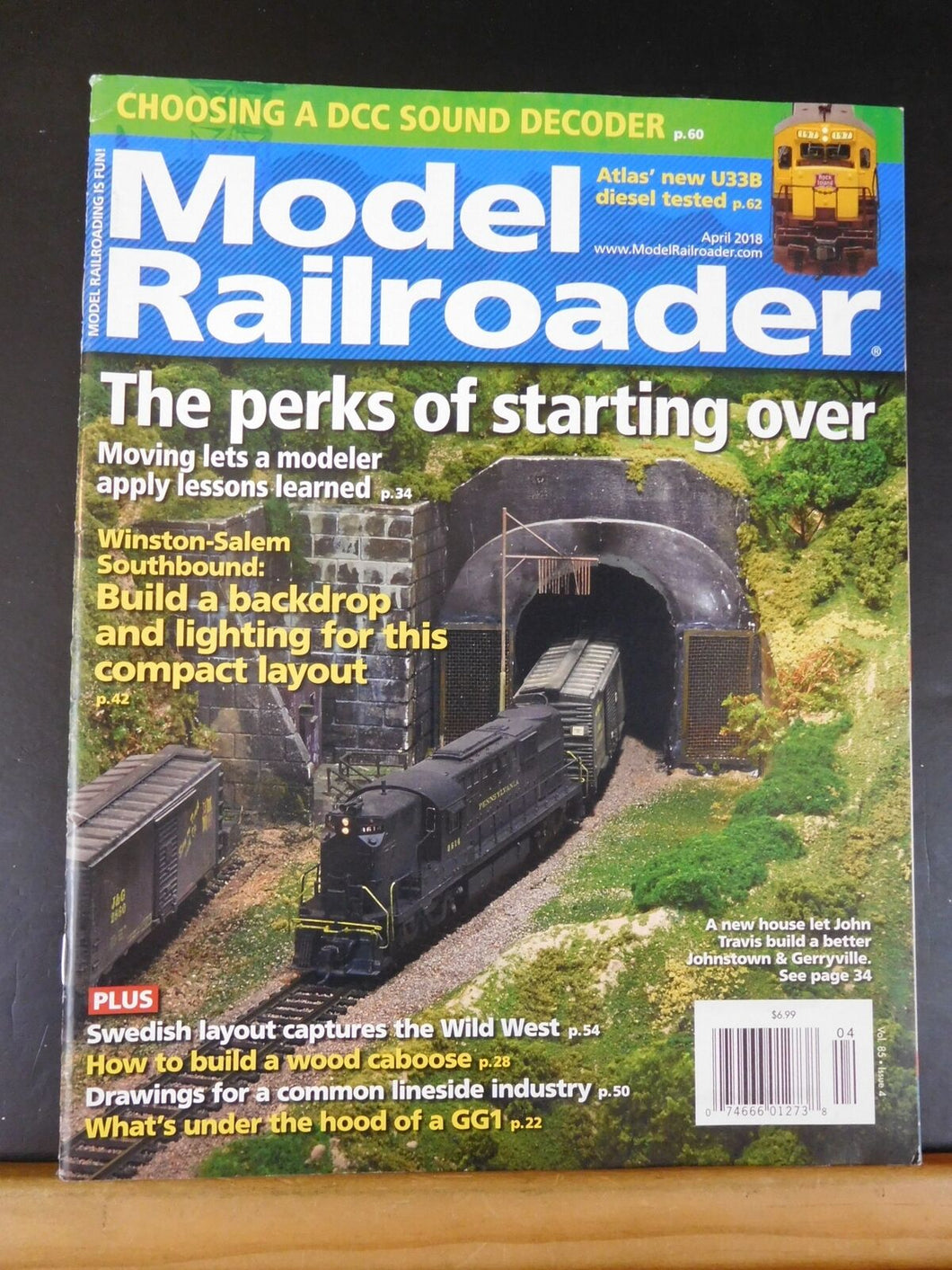 Model Railroader Magazine 2018 April Perks of starting over Backdrop & lighting
