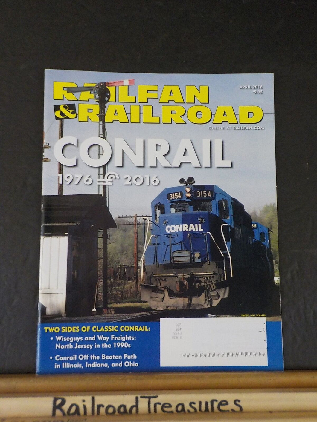 Railfan & Railroad Magazine 2016 April Conrail 1976-2016