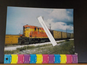 Photo Florida East Coast Locomotive #674 8X11.5 Color FEC w/ freight cars GP-9