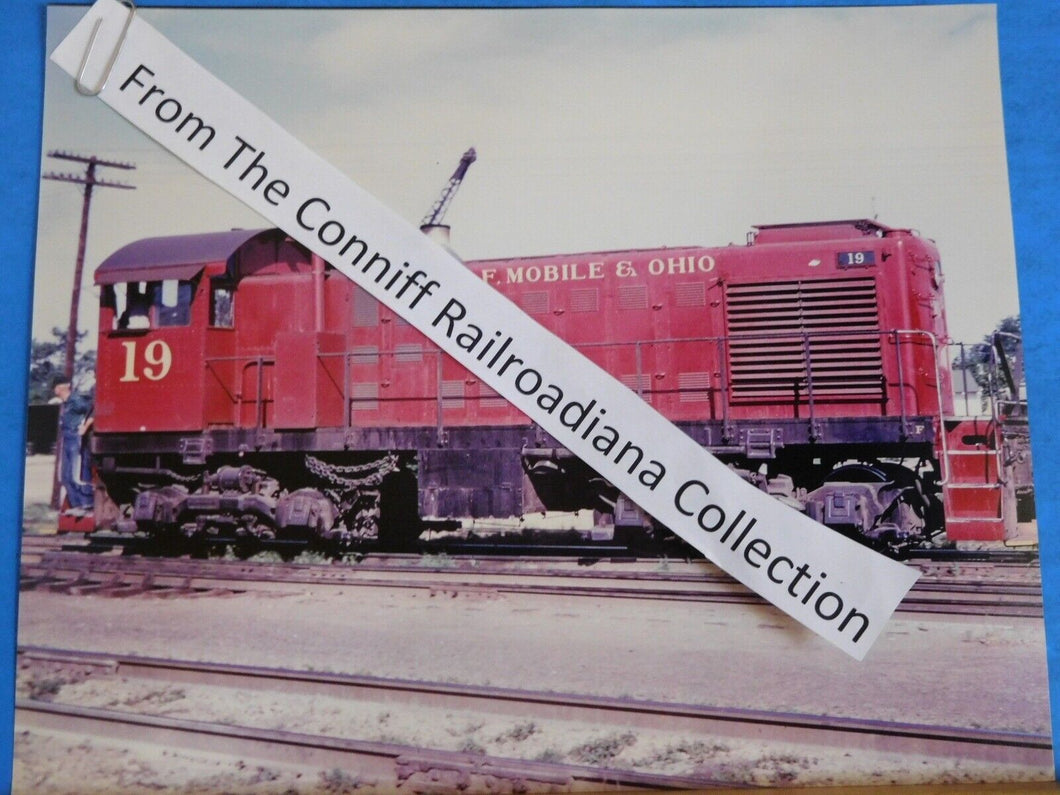 Photo Gulf Mobile & Ohio Locomotive #19 8X10 Color