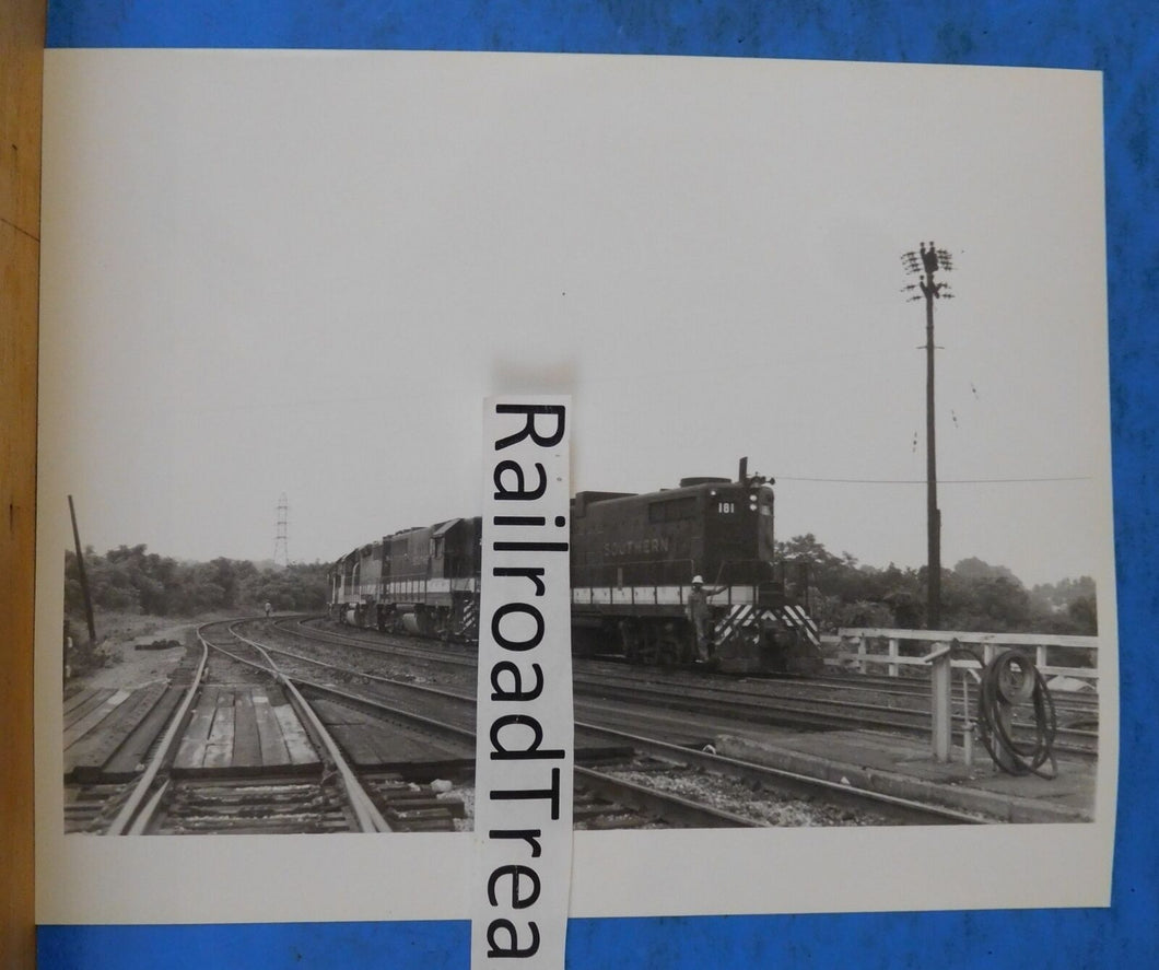 Photo Southern Railroad Locomotive #181 8 X 10 B&W Greenville SC 1976